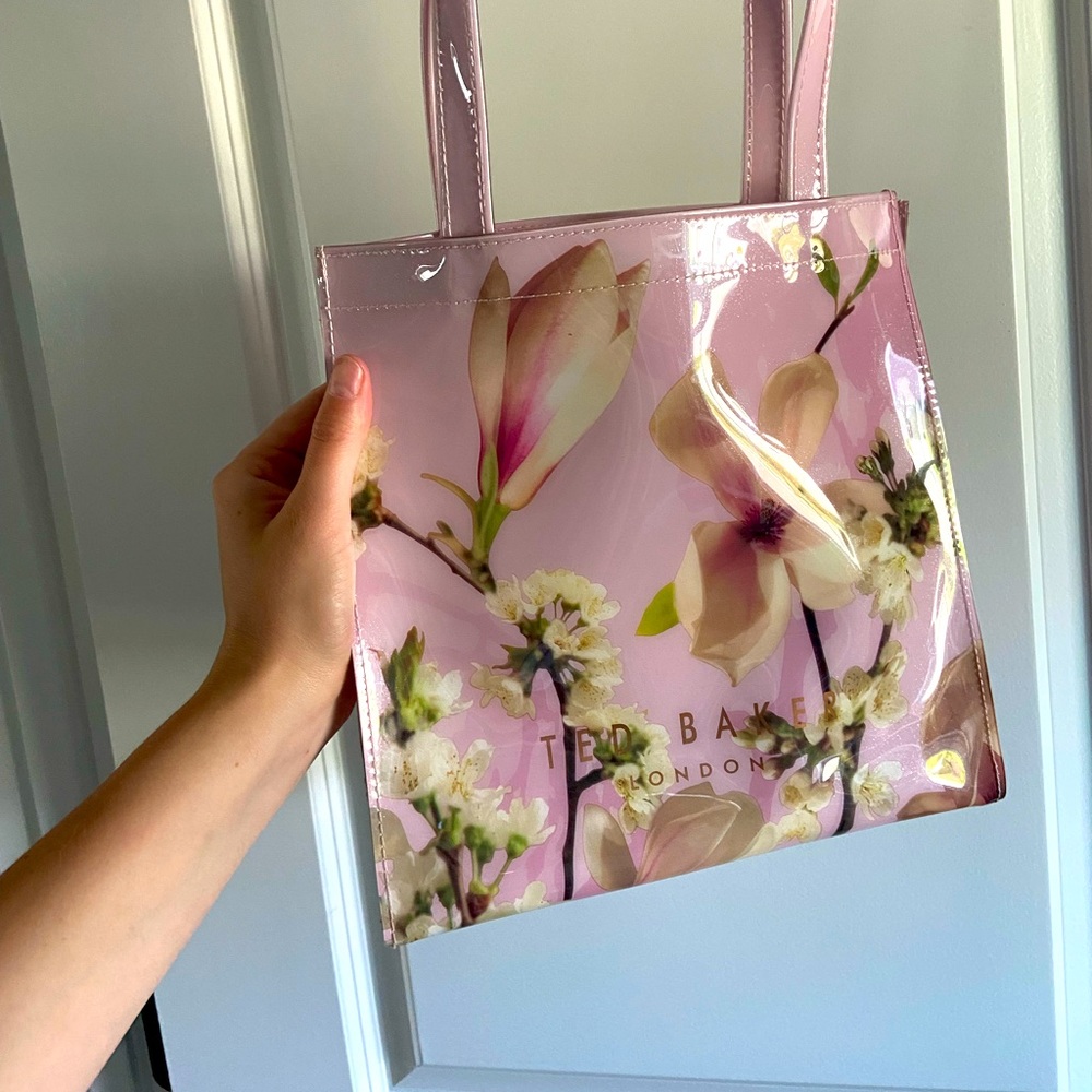 Simple beauty! Ted Baker bag 💕